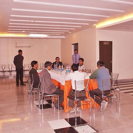 The Sapphire Grand Hotel Varanasi Exterior foto