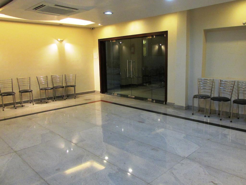 The Sapphire Grand Hotel Varanasi Exterior foto