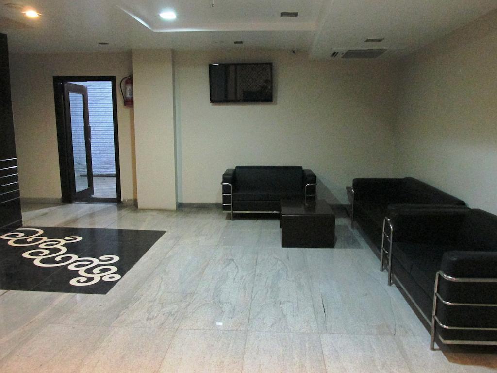 The Sapphire Grand Hotel Varanasi Exterior foto