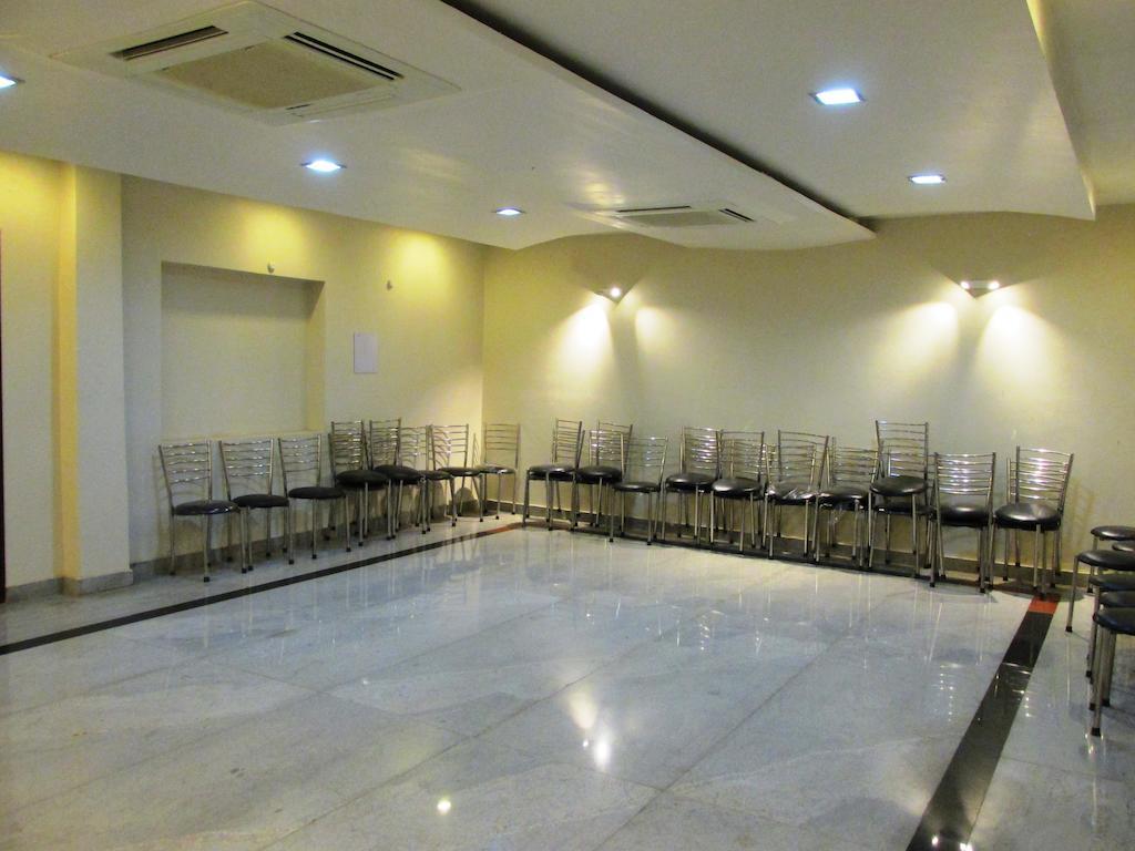 The Sapphire Grand Hotel Varanasi Exterior foto