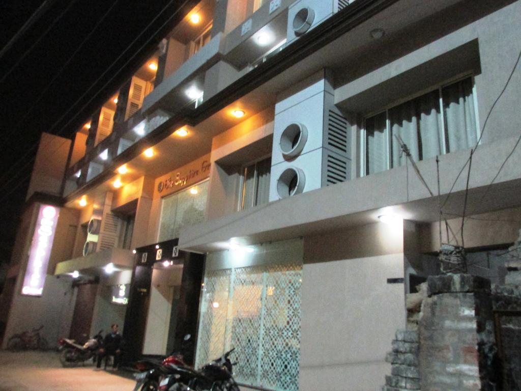 The Sapphire Grand Hotel Varanasi Exterior foto