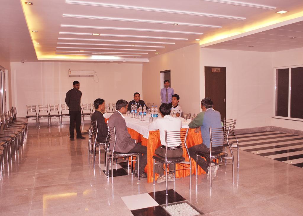 The Sapphire Grand Hotel Varanasi Exterior foto