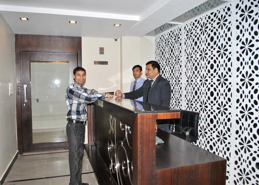 The Sapphire Grand Hotel Varanasi Exterior foto