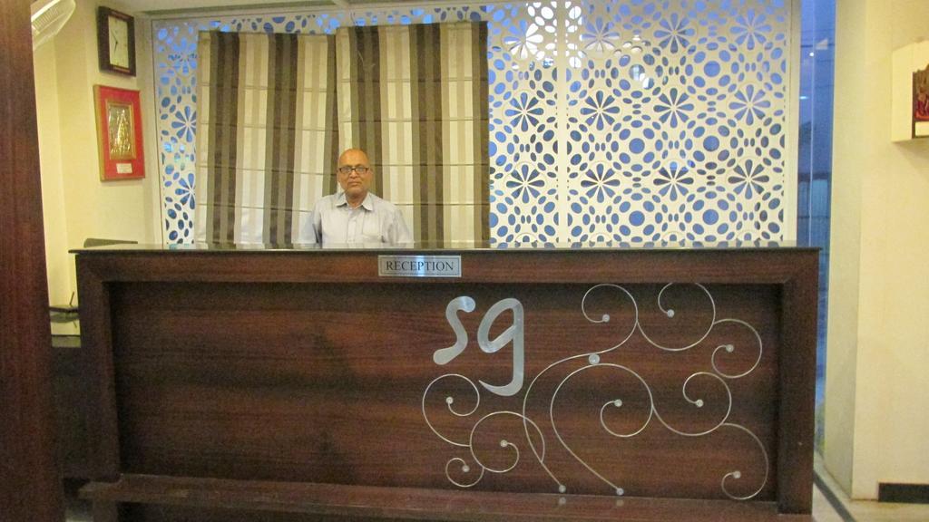 The Sapphire Grand Hotel Varanasi Exterior foto