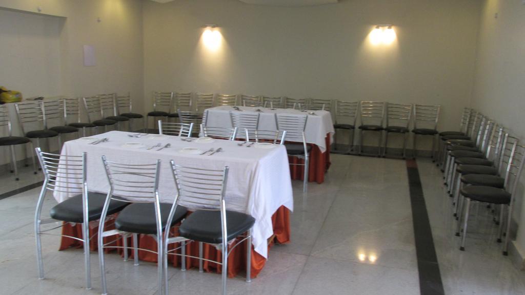 The Sapphire Grand Hotel Varanasi Exterior foto